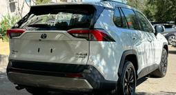 Toyota RAV4 2023 года за 14 278 000 тг. в Алматы – фото 4