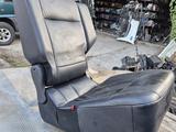 Заднее левое сидение на Mitsubishi Pajero 4 за 60 000 тг. в Алматы – фото 2