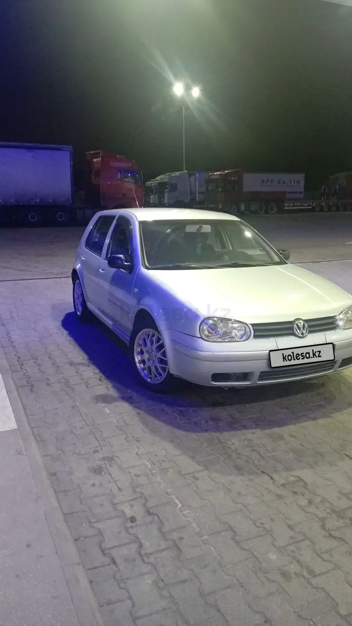 Volkswagen Golf, 2001