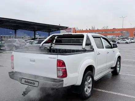 Toyota Hilux 2014 года за 9 700 000 тг. в Алматы – фото 2
