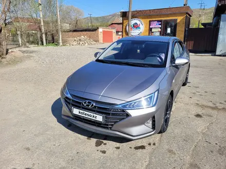 Hyundai Elantra 2020 года за 8 100 000 тг. в Усть-Каменогорск