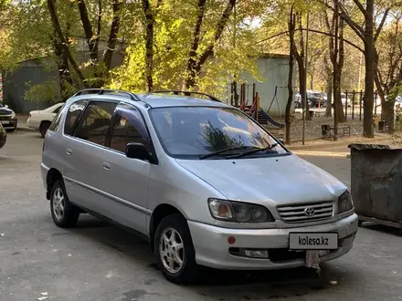 Toyota Ipsum 1997 года за 2 500 000 тг. в Алматы