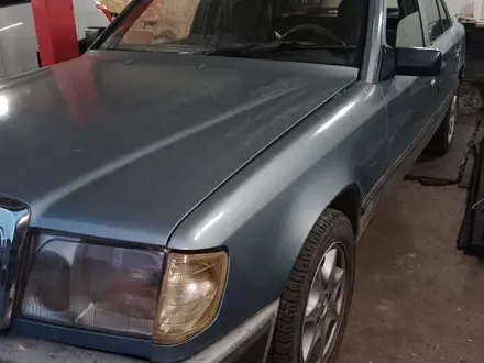 Mercedes-Benz E 300 1988 года за 1 200 000 тг. в Усть-Каменогорск