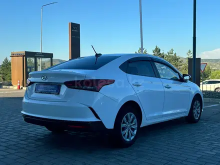 Hyundai Accent 2021 года за 7 590 000 тг. в Усть-Каменогорск – фото 3