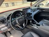 Toyota Camry 2021 года за 14 000 000 тг. в Уральск – фото 4