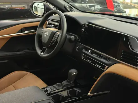 Toyota Camry Luxe 2026 года за 24 190 000 тг. в Щучинск – фото 16