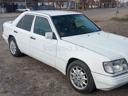 Mercedes-Benz E 200 1993 года за 2 300 000 тг. в Жаркент – фото 2