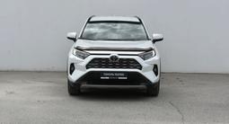 Toyota RAV4 2022 года за 15 700 000 тг. в Атырау – фото 2