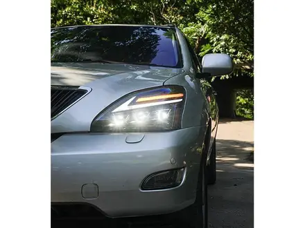 Передние фары на Lexus RX 2004-09 дизайн 2024 года за 280 000 тг. в Астана – фото 6