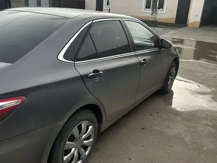 Toyota Camry 2015 года за 6 100 000 тг. в Атырау – фото 4