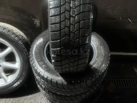 Шины зимние 195/65/15 R15 Р15 GOODYEAR за 55 000 тг. в Алматы