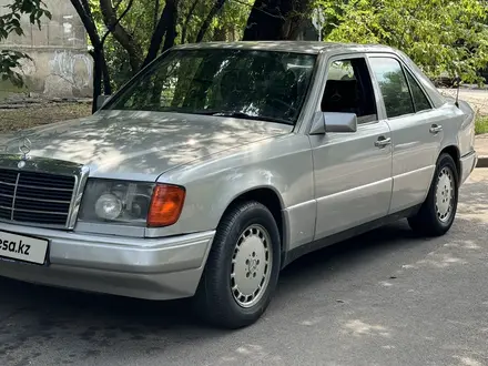 Mercedes-Benz E 230 1991 года за 1 700 000 тг. в Алматы – фото 3