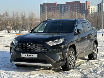 Toyota RAV4 2021 года за 19 000 000 тг. в Алматы – фото 18