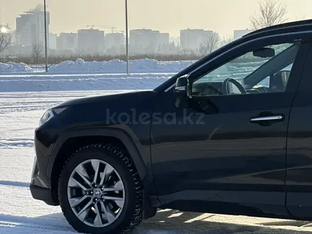 Toyota RAV4 2021 года за 19 000 000 тг. в Алматы – фото 7