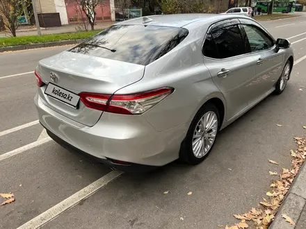 Toyota Camry 2020 года за 15 500 000 тг. в Алматы – фото 3