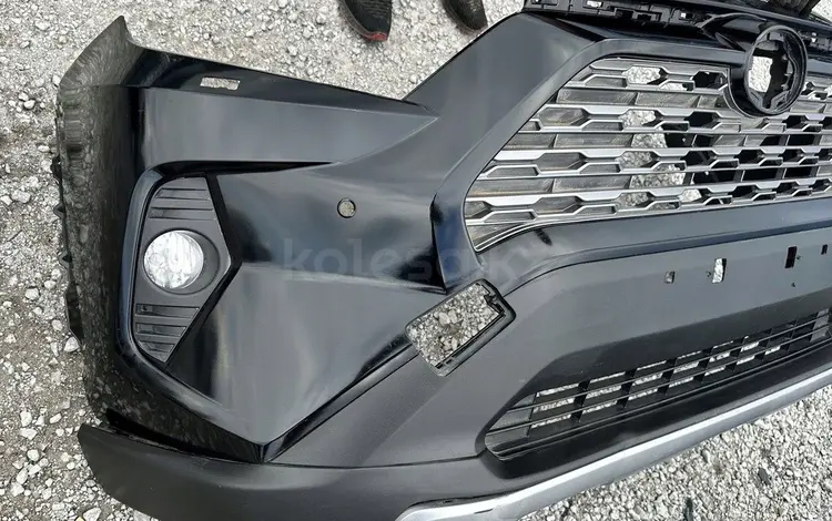 Бампер передний Toyota RAV4 2021 ORIGINAL за 10 000 тг. в Алматы