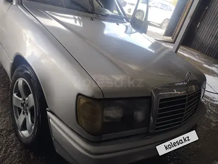 Mercedes-Benz E 230 1992 года за 1 000 000 тг. в Шымкент – фото 4