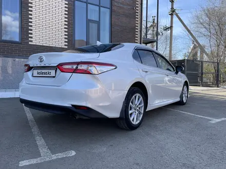 Toyota Camry 2021 года за 12 700 000 тг. в Атырау – фото 4