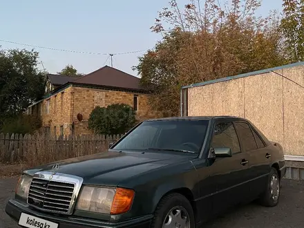 Mercedes-Benz E 220 1992 года за 1 900 000 тг. в Караганда – фото 4