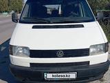 Volkswagen Caravelle 1995 года за 3 800 000 тг. в Костанай