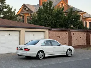 Mercedes-Benz E 55 AMG