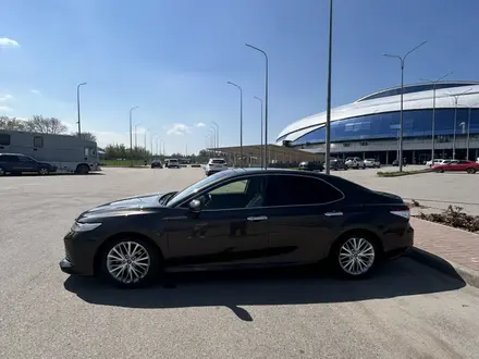 Toyota Camry 2019 года за 14 200 000 тг. в Алматы – фото 17