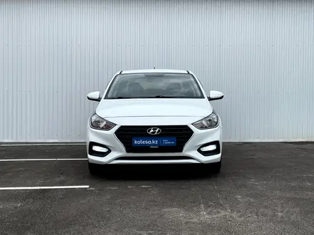 Hyundai Accent 2019 года за 7 060 000 тг. в Актобе – фото 2