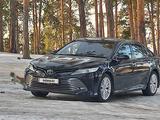 Toyota Camry 2020 года за 14 200 000 тг. в Семей – фото 2