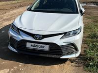 Toyota Camry 2023 года за 18 500 000 тг. в Уральск