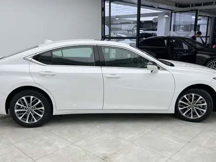 Lexus ES 250 2022 года за 26 900 000 тг. в Алматы – фото 6