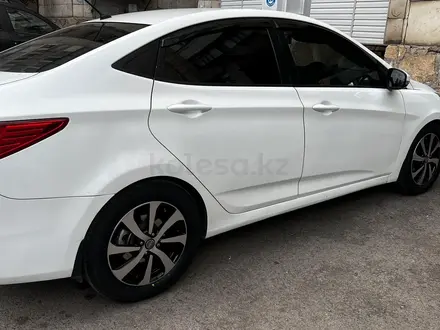 Hyundai Solaris 2015 года за 6 590 000 тг. в Караганда