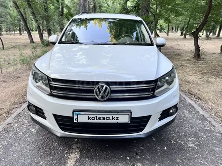 Volkswagen Tiguan 2015 года за 7 300 000 тг. в Тараз