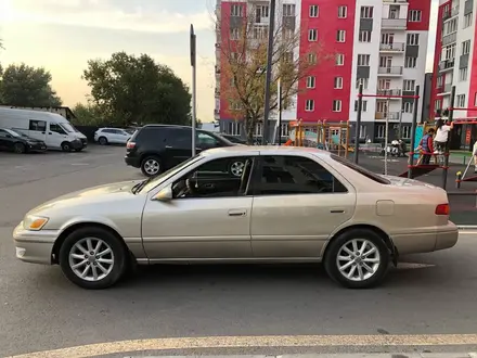 Toyota Camry 2000 года за 3 150 000 тг. в Алматы – фото 3