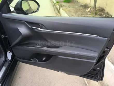 Toyota Camry 2023 года за 16 400 000 тг. в Алматы – фото 17