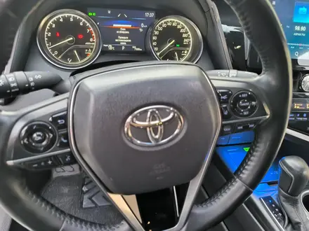 Toyota Camry 2023 года за 16 400 000 тг. в Алматы – фото 19