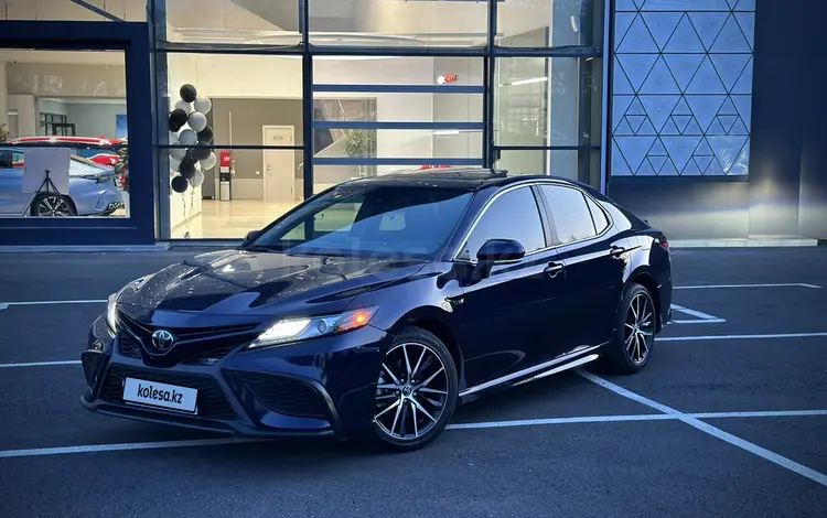 Toyota Camry 2021 года за 13 500 000 тг. в Шымкент