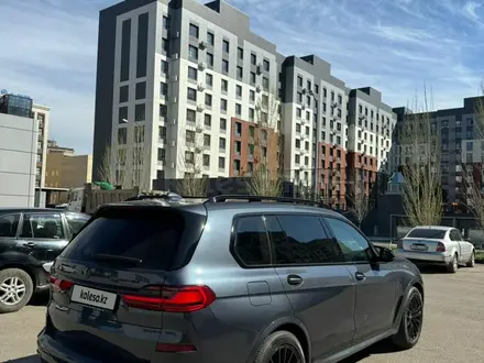 BMW X7 2021 года за 35 500 000 тг. в Астана – фото 2