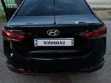 Hyundai Accent 2022 года за 6 800 000 тг. в Сарыагаш – фото 2