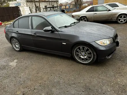 BMW 330 2005 года за 3 500 000 тг. в Астана – фото 2