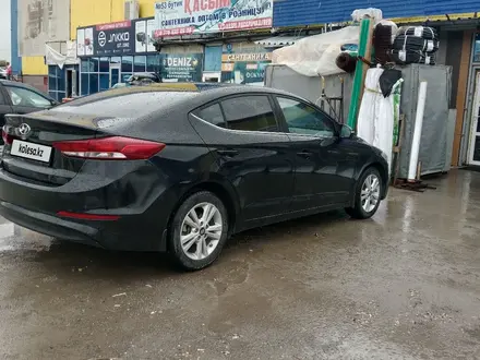 Hyundai Elantra 2017 года за 6 200 000 тг. в Актобе – фото 2