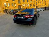 Toyota Camry 2019 года за 9 500 000 тг. в Атырау – фото 4