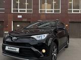 Toyota RAV4 2018 года за 9 900 000 тг. в Астана