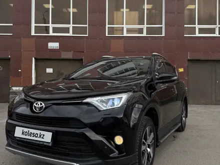 Toyota RAV4 2018 года за 9 900 000 тг. в Астана