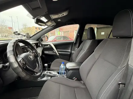 Toyota RAV4 2018 года за 9 900 000 тг. в Астана – фото 15