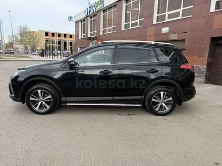 Toyota RAV4 2018 года за 9 900 000 тг. в Астана – фото 3