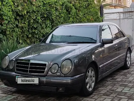 Mercedes-Benz E 280 1997 года за 2 500 000 тг. в Алматы