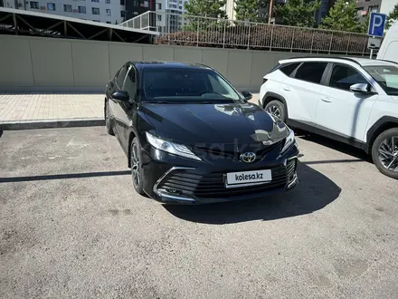 Toyota Camry 2021 года за 18 800 000 тг. в Астана