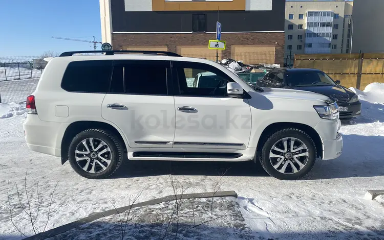 Toyota Land Cruiser 2015 года за 25 000 000 тг. в Астана