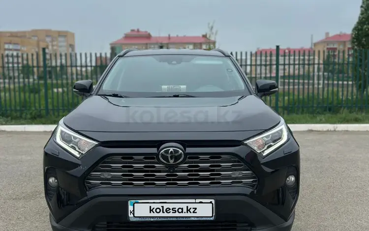 Toyota RAV4 2019 года за 17 000 000 тг. в Актобе