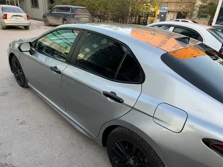Toyota Camry 2021 года за 10 500 000 тг. в Актобе – фото 9